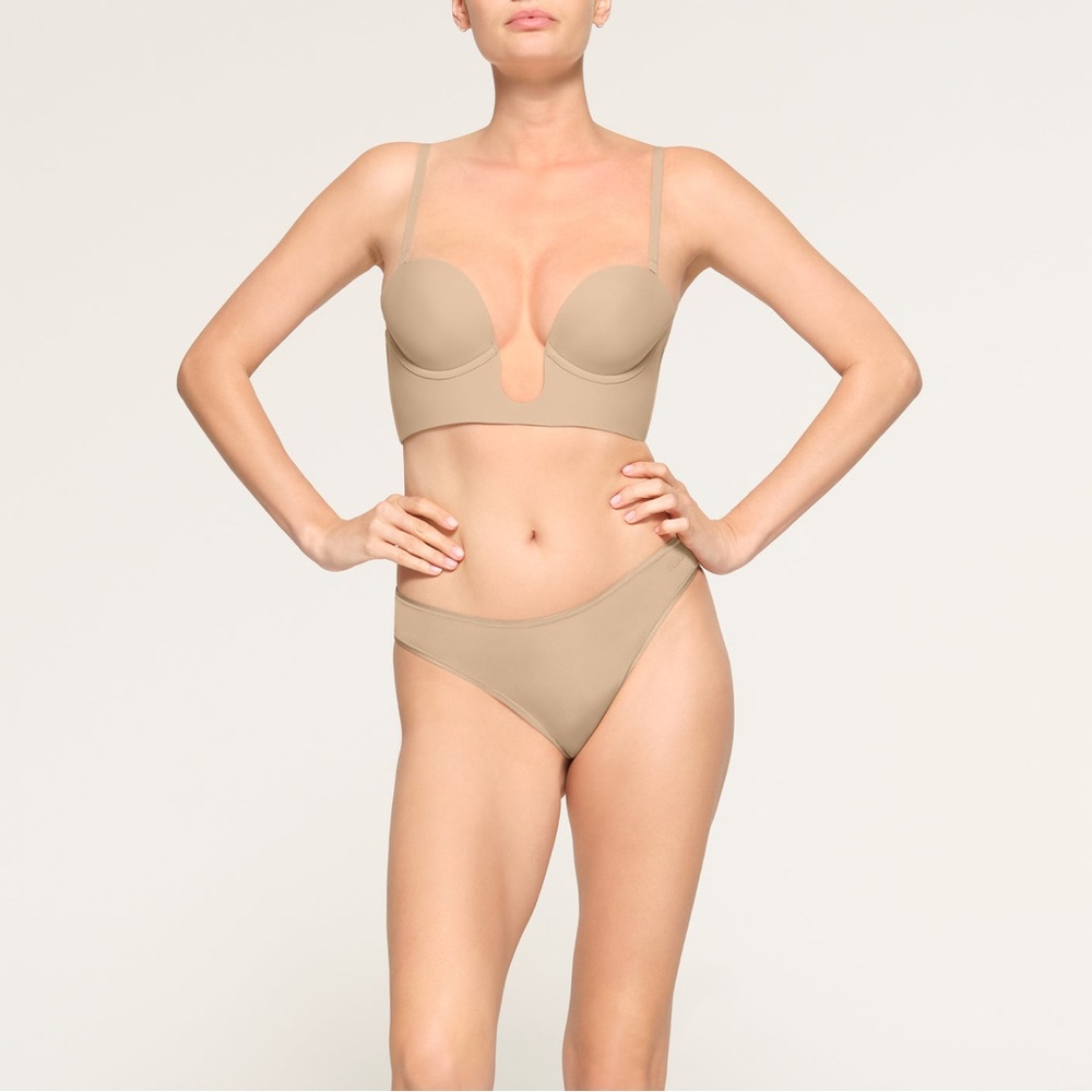 SKIMS Nude Deep Plunge Longline Bra